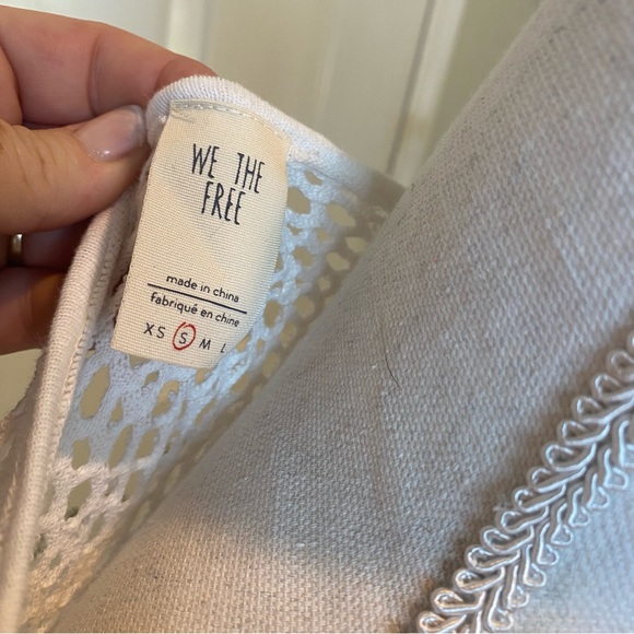 We The Free- Sweater- White-Oversized-V Neck-Stretchy-Lose Knit Size Small - Picture 4 of 5